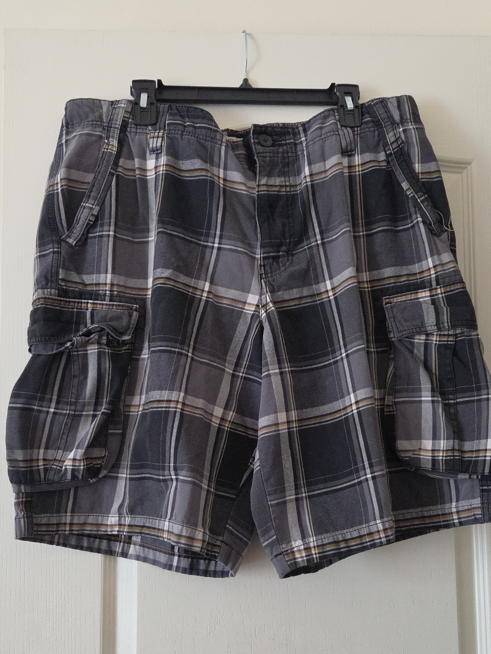 Route 66 Men's Black and Gray Plaid Cargo Shorts